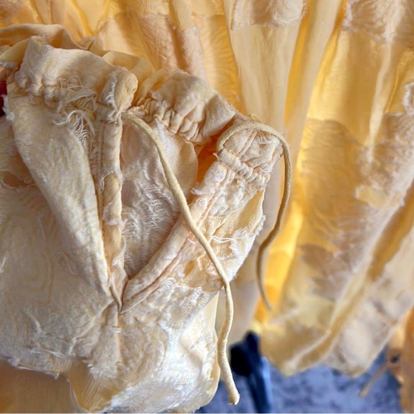 ✨HOST PICK✨ Aritzia Wilfred Lourdes Blouse - Yellow - Picture 5 of 5